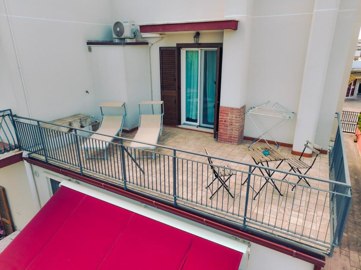 B&B De Angelis Джиноза-Марина Экстерьер фото